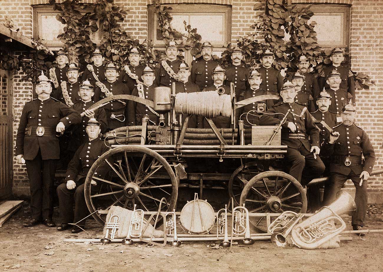 Die freiwillige Feuerwehr, gegründet 1898   Die freiwillige Feuerwehr, gegründet 1898
