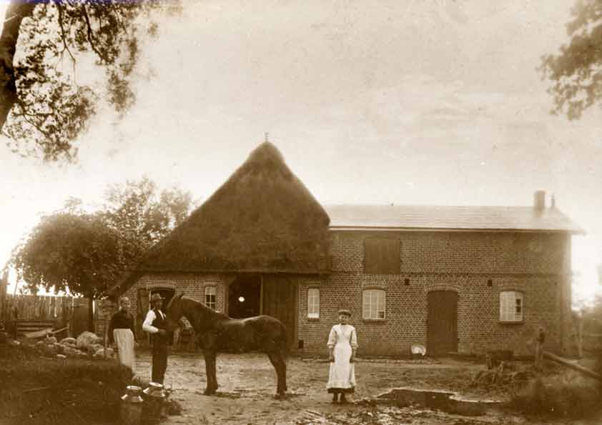 Hof von Wilhelm Buck am Lütjenmoor   Hof von Wilhelm Buck am Lütjenmoor