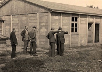  Flüchtlingslager auf dem HSV-Gelände am Lindenhof 1944 von Plambeck errichtet 